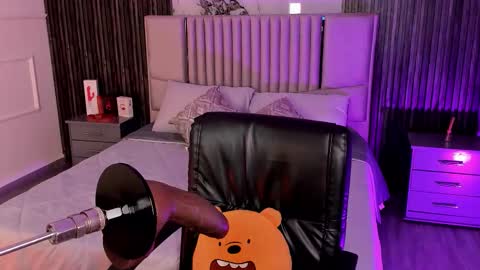 Lilly Ortiz online show from November 25, 8:42 pm