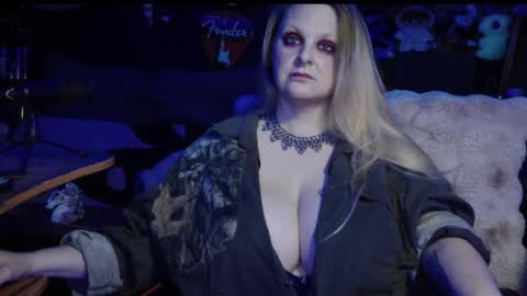 Lillyth Eden online show from May 19, 5:58 am