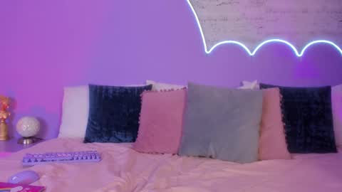 Lilou online show from October 31, 4:11 pm