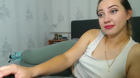 Snapshot of lilu_cute25 chatting on October 6, 9:19 pm lilu_cute25 online show from October 6, 9:19 pm