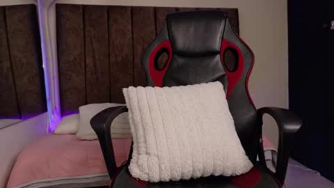 Lily online show from February 7, 7:12 am