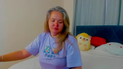 Lily online show from June 4, 1:22 am