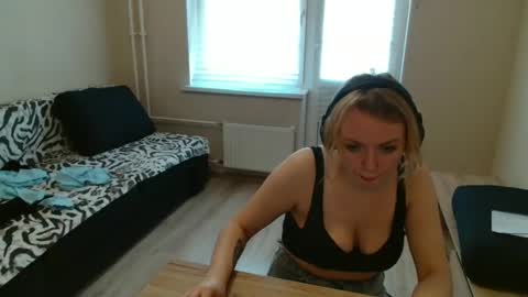 Lily dollyx online show from September 27, 1:18 pm