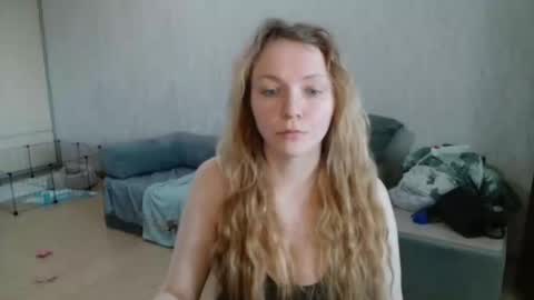 Lily dollyx online show from April 24, 7:22 am