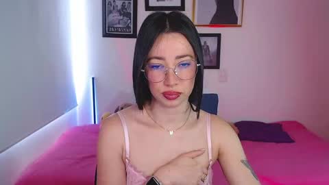 Snapshot of lily_evans_ chatting on March 10, 9:29 pm just lily online show from March 10, 9:29 pm