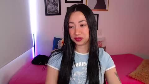 Snapshot of lily_evans_ chatting on January 8, 9:44 pm just lily online show from January 8, 9:44 pm