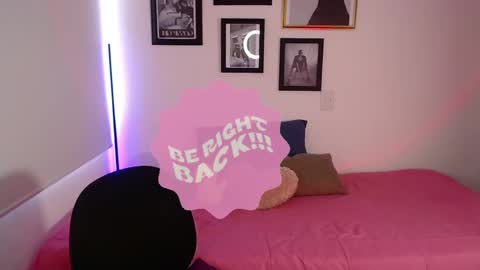 Snapshot of lily_evans_ chatting on January 28, 9:40 pm just lily online show from January 28, 9:40 pm
