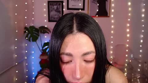 Snapshot of lily_evans_ chatting on December 5, 11:29 pm just lily online show from December 5, 11:29 pm