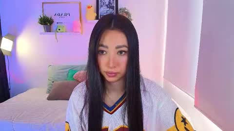 Snapshot of lily_evans_ chatting on September 24, 8:19 pm just lily online show from September 24, 8:19 pm