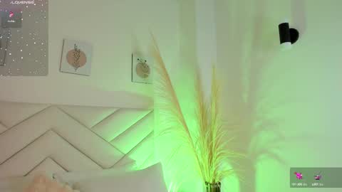 Snapshot of lily_evil chatting on February 17, 5:12 pm online show from February 17, 5:12 pm
