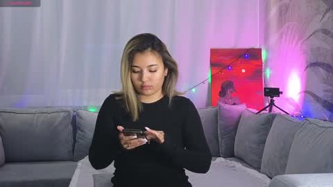Snapshot of lily_foster_ chatting on January 5, 4:04 am Lily online show from January 5, 4:04 am