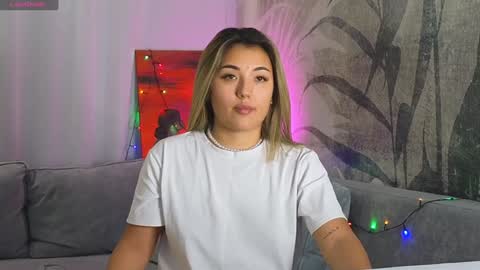 Snapshot of lily_foster_ chatting on December 23, 2:28 pm Lily online show from December 23, 2:28 pm