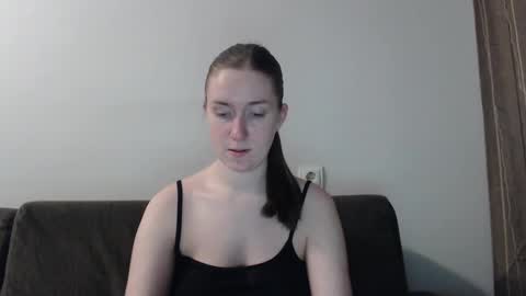 lily_love_x online show from February 26, 11:37 pm
