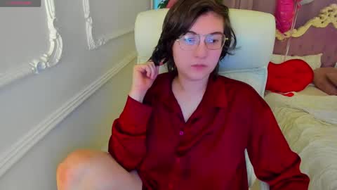 Lily online show from April 19, 6:02 am