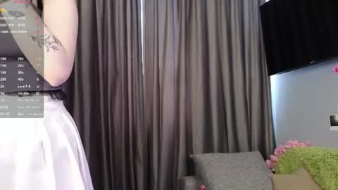 Lily online show from June 12, 9:50 am