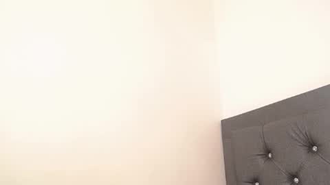 Snapshot of lily_robertss_ chatting on February 25, 4:57 pm Lily Roberts online show from February 25, 4:57 pm