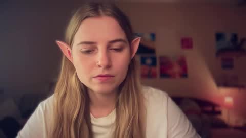 Snapshot of lily_smily chatting on October 27, 5:08 pm Lily online show from October 27, 5:08 pm