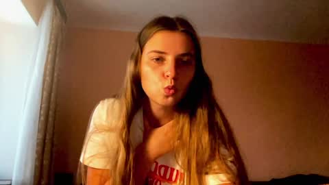 Snapshot of lily_smily chatting on February 8, 1:01 pm Lily online show from February 8, 1:01 pm