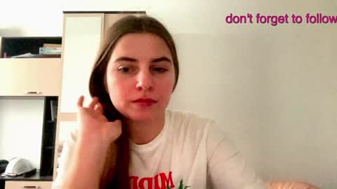 Snapshot of lily_smily chatting on December 19, 11:29 am Lily online show from December 19, 11:29 am