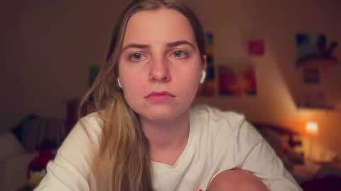 Snapshot of lily_smily chatting on October 28, 10:36 pm Lily online show from October 28, 10:36 pm