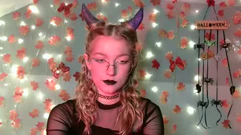 small lily online show from October 29, 6:32 pm