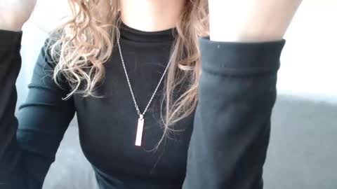 small lily online show from April 20, 4:21 pm