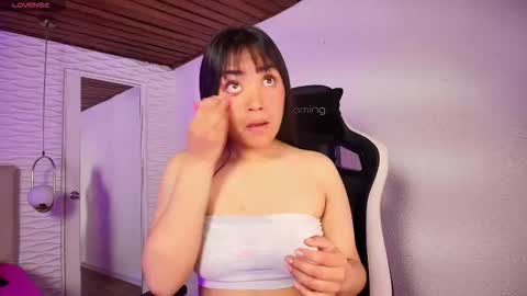 Snapshot of lily_waist chatting on September 27, 12:01 pm lily_waist online show from September 27, 12:01 pm