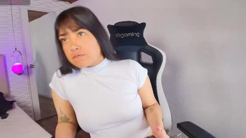 Snapshot of lily_waist chatting on October 8, 11:14 am lily_waist online show from October 8, 11:14 am