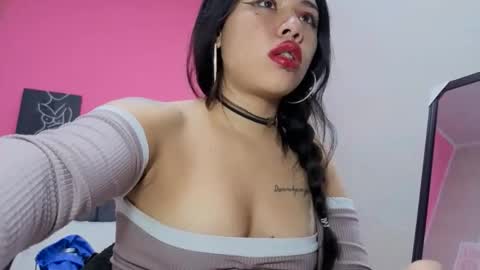 lilyjamesx online show from September 14, 4:05 pm