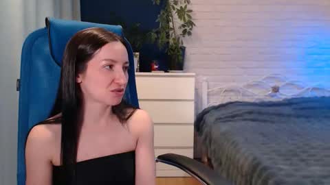 Lily online show from October 20, 7:44 am