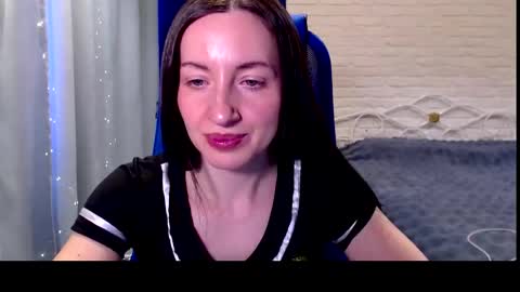 Lily online show from February 21, 8:15 am