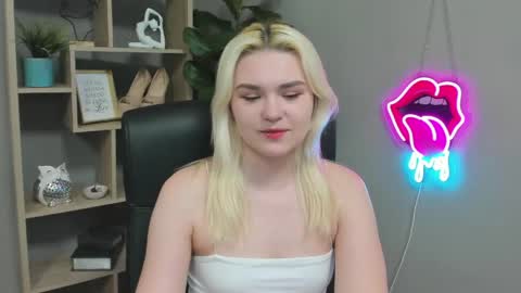 Lily online show from April 11, 7:14 am