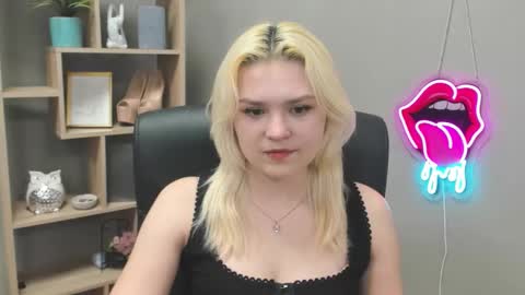 Lily online show from March 1, 2:28 pm
