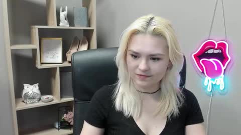 Lily online show from February 25, 3:43 pm