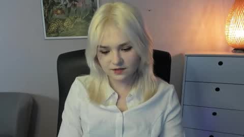 Lily online show from February 9, 3:03 pm