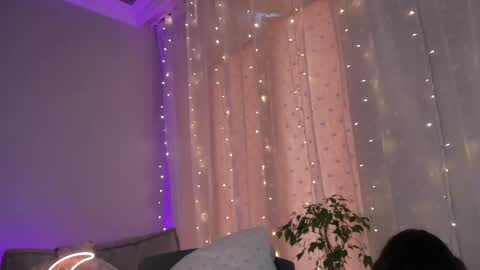 Snapshot of lina_stones chatting on March 4, 8:02 am Sophia online show from March 4, 8:02 am