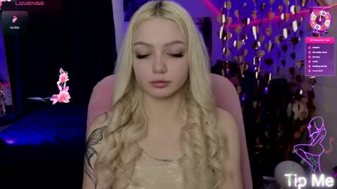 I am Lina online show from April 9, 8:09 am