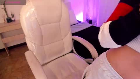 Snapshot of linda_milleer_ chatting on October 15, 6:05 am Lindaa maria online show from October 15, 6:05 am