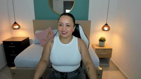 L I N D A online show from December 14, 7:14 pm