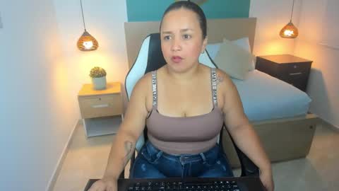 L I N D A online show from January 16, 6:59 pm