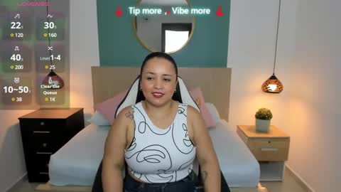 L I N D A online show from December 13, 8:04 pm