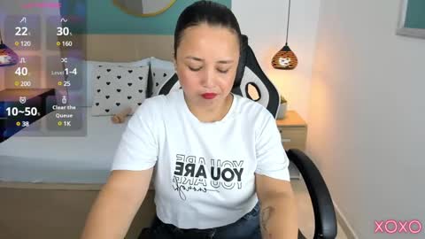 L I N D A online show from March 10, 7:07 pm