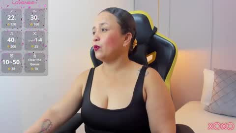 L I N D A online show from October 10, 7:30 pm