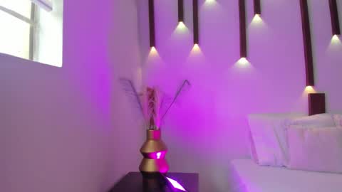 L I N D A online show from March 2, 7:09 pm