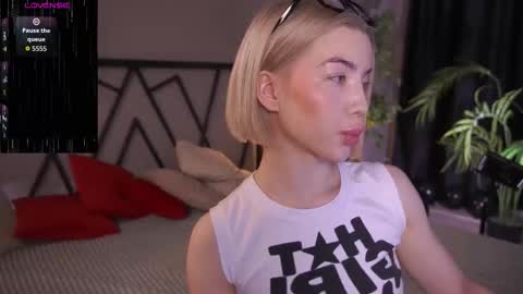 your Linda is back online show from December 4, 4:15 am