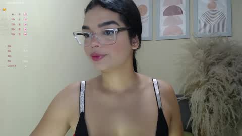 Snapshot of lindsay_sweet24 chatting on March 1, 7:41 am ana online show from March 1, 7:41 am