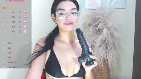 Snapshot of lindsay_sweet24 chatting on December 22, 6:28 am ana online show from December 22, 6:28 am