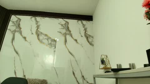  Lindsey  online show from February 26, 12:04 pm