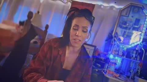 linuxgirlsudosu online show from January 9, 12:19 pm