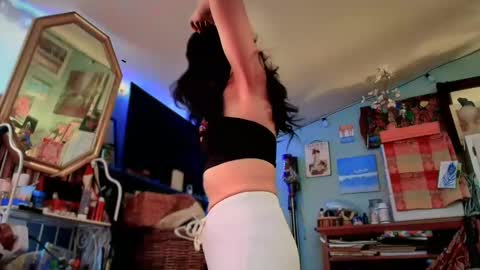 linuxgirlsudosu online show from February 11, 3:29 pm